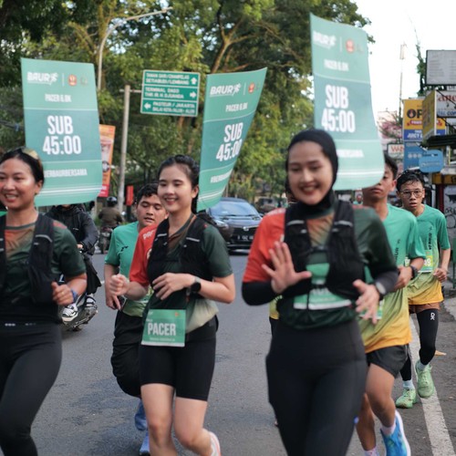 Race photo from BAUR RUN 2025