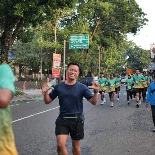 Race photo from BAUR RUN 2025