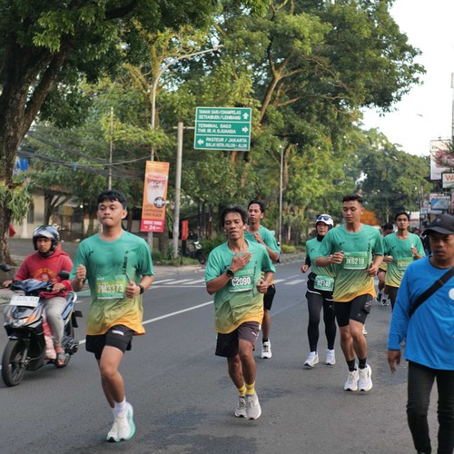 Race photo from BAUR RUN 2025