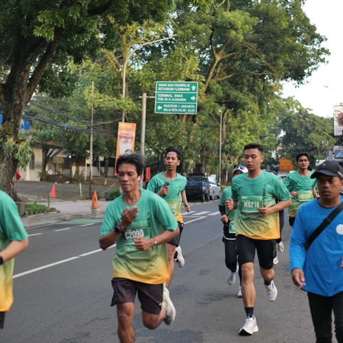 Race photo from BAUR RUN 2025
