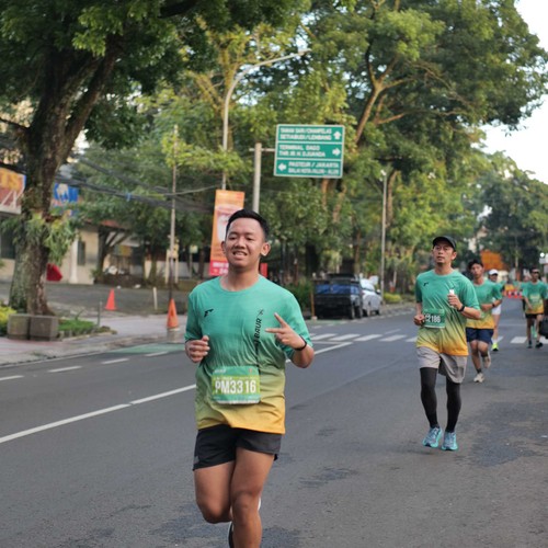Race photo from BAUR RUN 2025