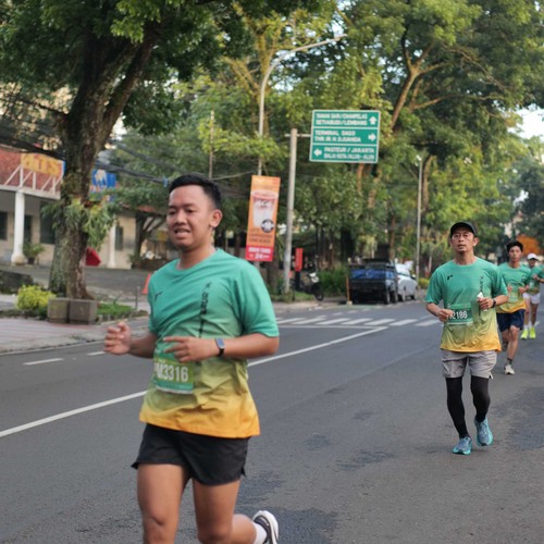 Race photo from BAUR RUN 2025