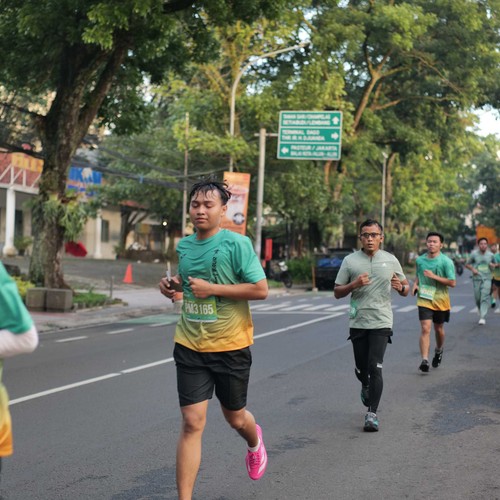 Race photo from BAUR RUN 2025