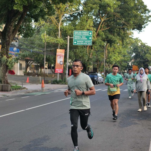Race photo from BAUR RUN 2025