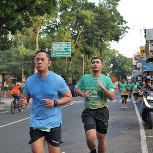 Race photo from BAUR RUN 2025