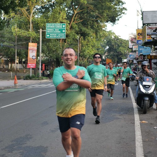 Race photo from BAUR RUN 2025