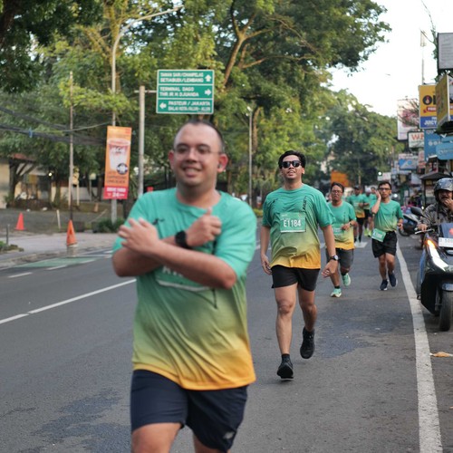 Race photo from BAUR RUN 2025