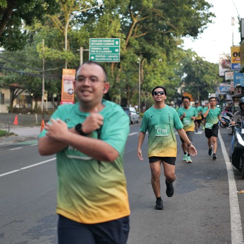 Race photo from BAUR RUN 2025