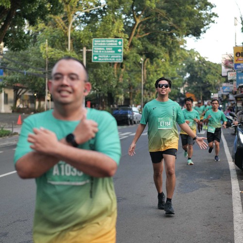 Race photo from BAUR RUN 2025