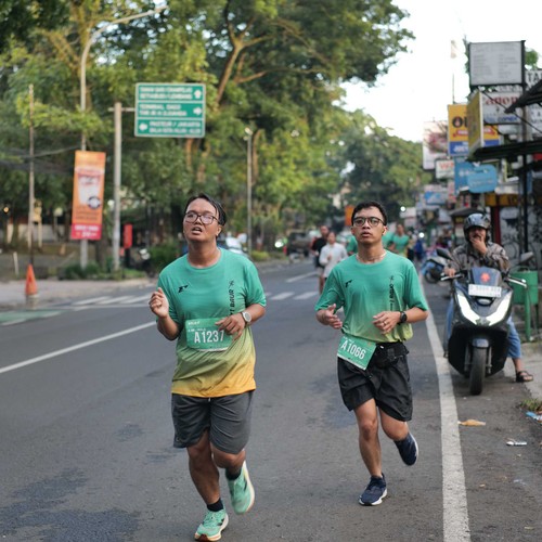 Race photo from BAUR RUN 2025