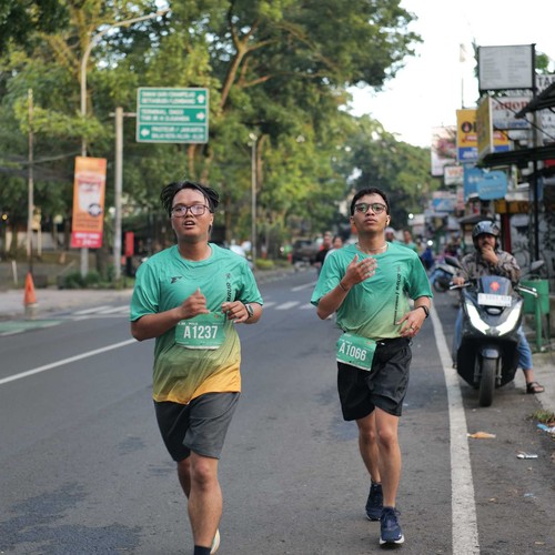 Race photo from BAUR RUN 2025