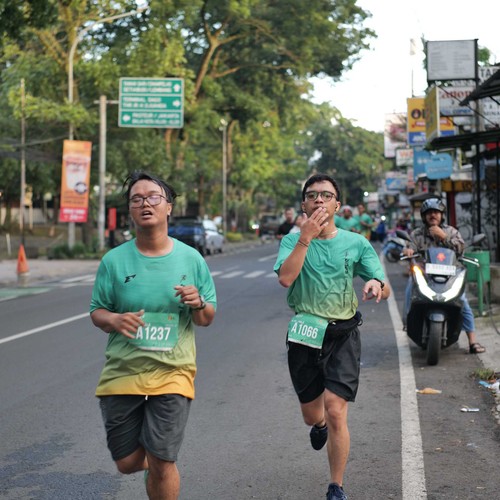 Race photo from BAUR RUN 2025
