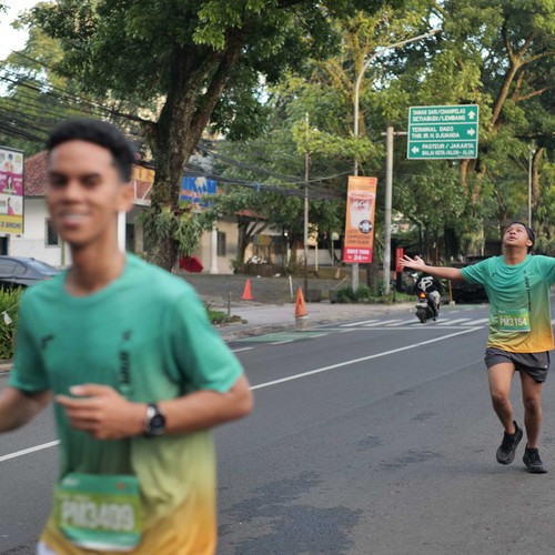 Race photo from BAUR RUN 2025