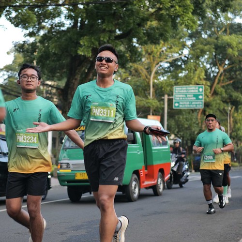 Race photo from BAUR RUN 2025