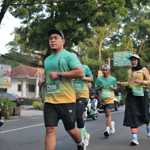 Race photo from BAUR RUN 2025