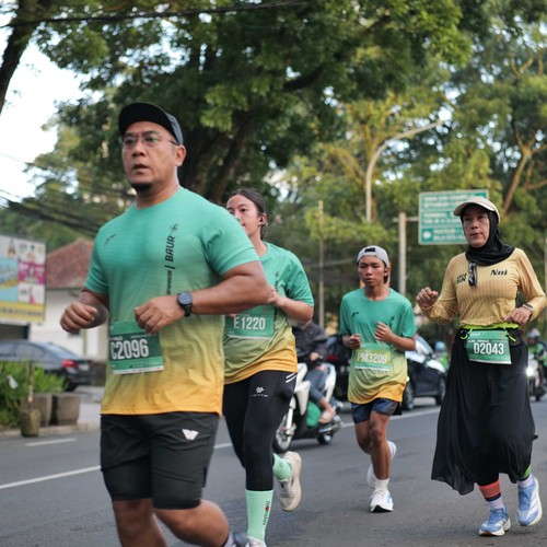 Race photo from BAUR RUN 2025