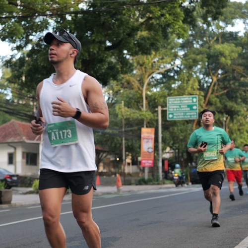 Race photo from BAUR RUN 2025