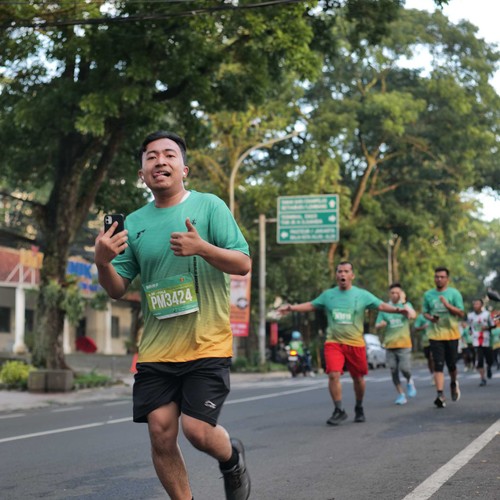 Race photo from BAUR RUN 2025