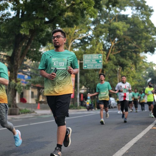 Race photo from BAUR RUN 2025