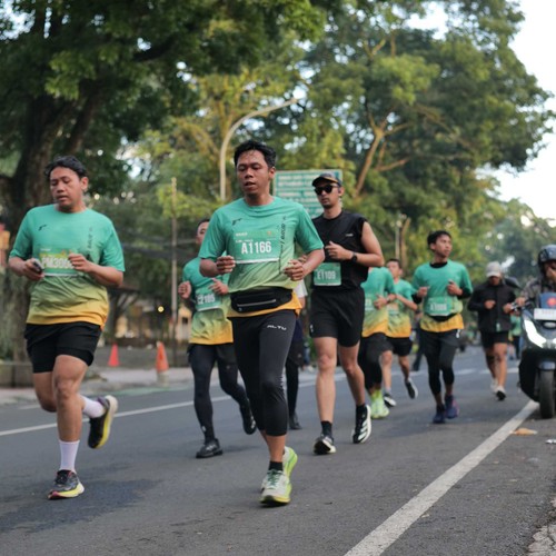 Race photo from BAUR RUN 2025
