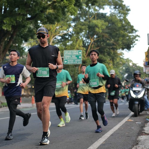 Race photo from BAUR RUN 2025