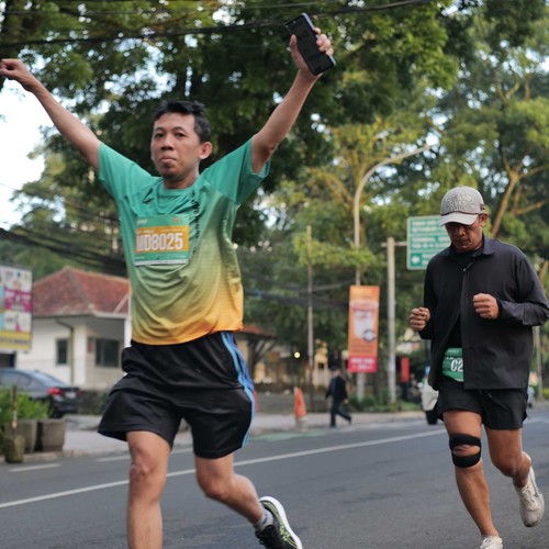 Race photo from BAUR RUN 2025