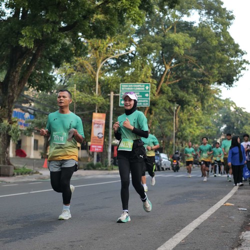 Race photo from BAUR RUN 2025