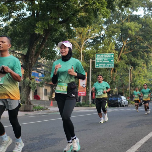 Race photo from BAUR RUN 2025