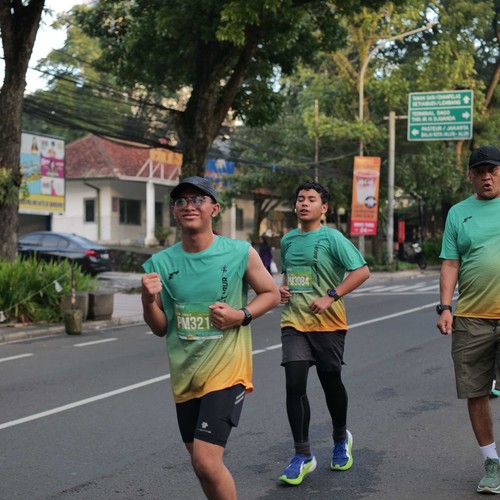 Race photo from BAUR RUN 2025