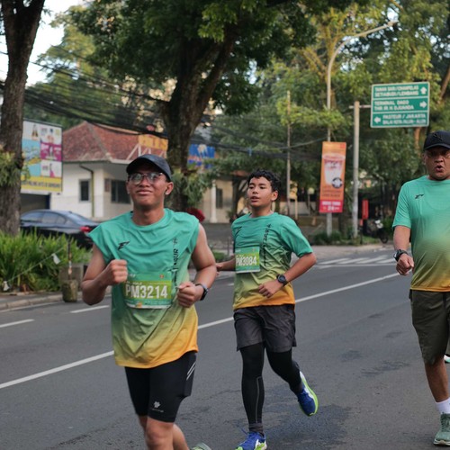 Race photo from BAUR RUN 2025
