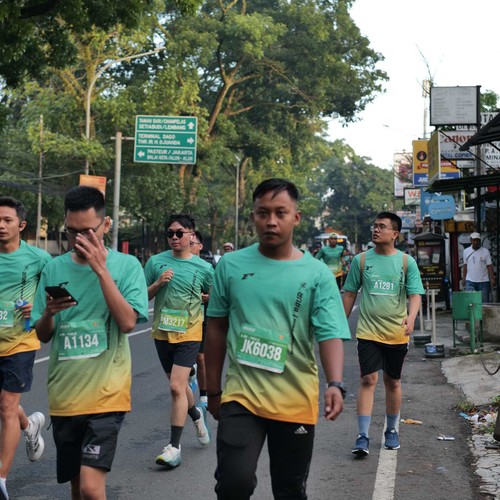 Race photo from BAUR RUN 2025