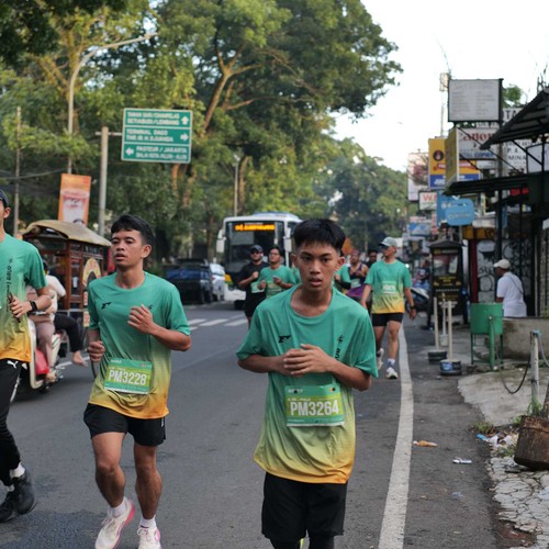 Race photo from BAUR RUN 2025