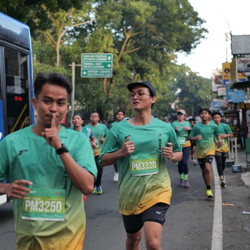 Race photo from BAUR RUN 2025
