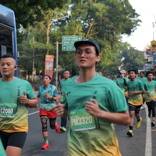 Race photo from BAUR RUN 2025