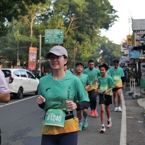 Race photo from BAUR RUN 2025