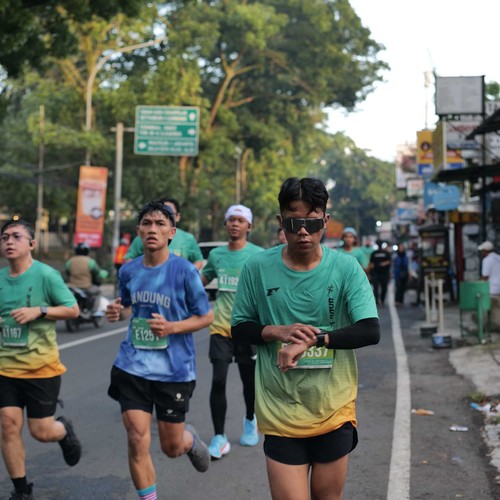 Race photo from BAUR RUN 2025