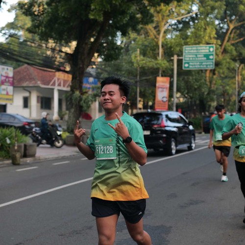 Race photo from BAUR RUN 2025