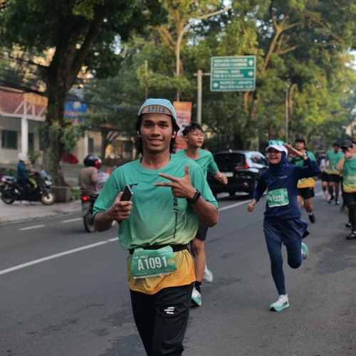 Race photo from BAUR RUN 2025