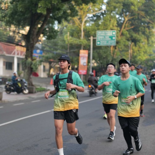 Race photo from BAUR RUN 2025