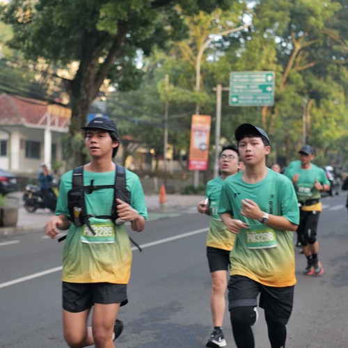 Race photo from BAUR RUN 2025