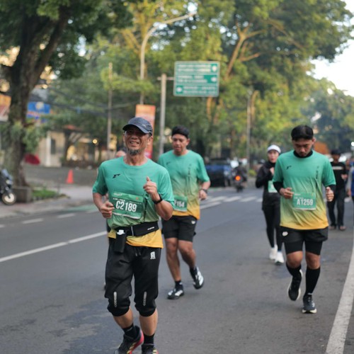 Race photo from BAUR RUN 2025