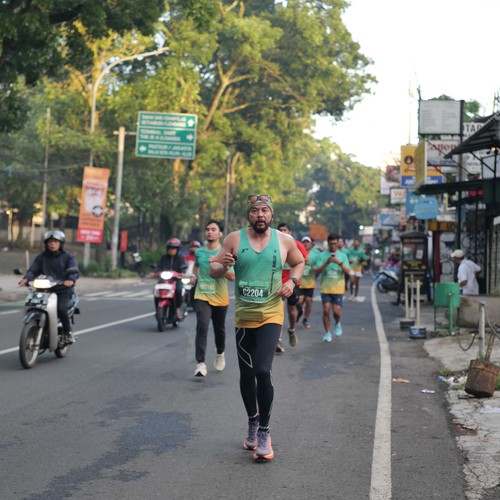 Race photo from BAUR RUN 2025