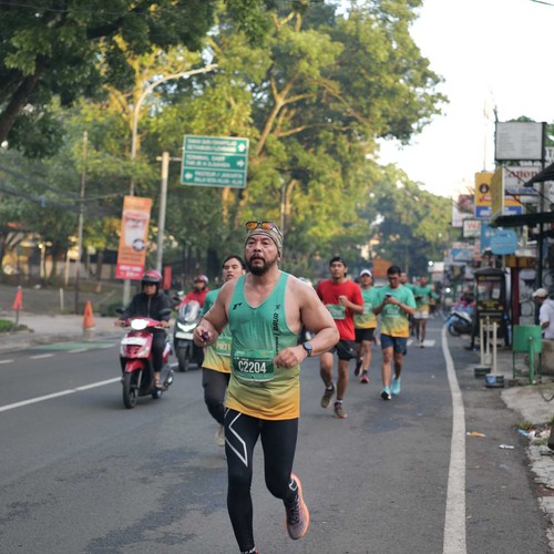 Race photo from BAUR RUN 2025