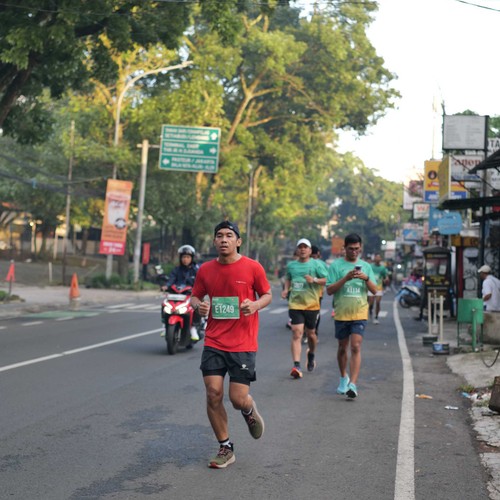 Race photo from BAUR RUN 2025