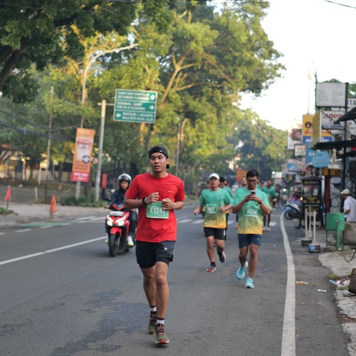 Race photo from BAUR RUN 2025