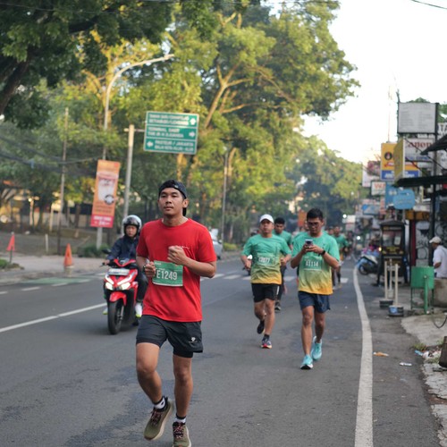 Race photo from BAUR RUN 2025