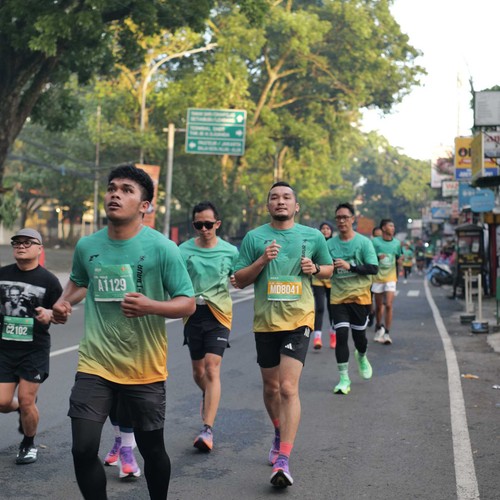 Race photo from BAUR RUN 2025