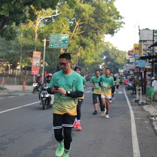 Race photo from BAUR RUN 2025