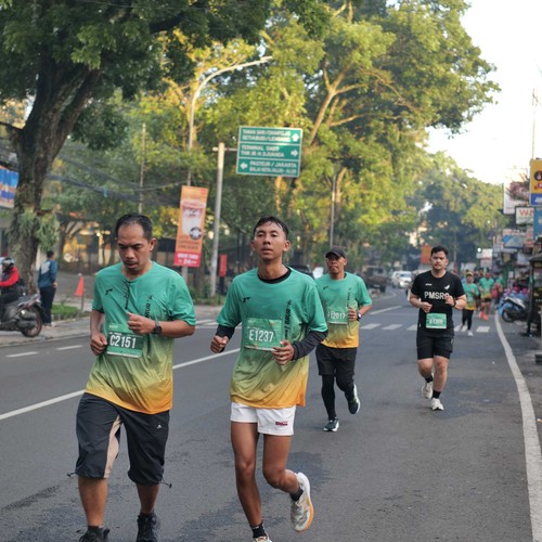 Race photo from BAUR RUN 2025