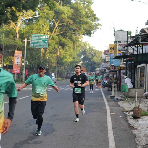 Race photo from BAUR RUN 2025